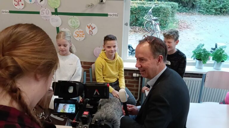 RTL-Nieuws bij gastles Bernhardschool Ermelo